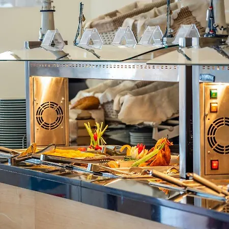 מלון Palace - Adults Only 4*