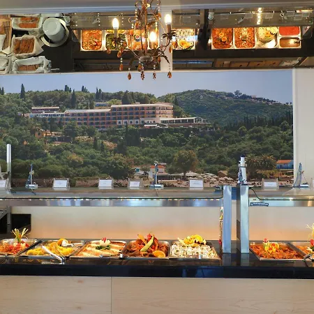 מלון Palace - Adults Only פאלאוקסטריצה