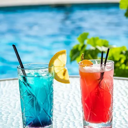 מלון Palace - Adults Only פאלאוקסטריצה