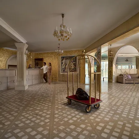 מלון Palace - Adults Only פאלאוקסטריצה