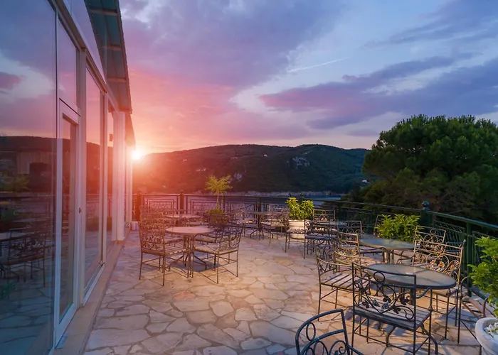 ホテル Palace - Adults Only パレオカストリッツア